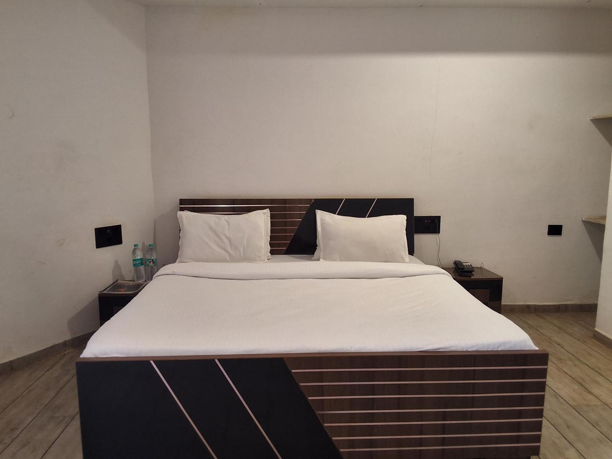 Vits Roccia Hill Resort And Adventure Park, Navapur Songadh Exterior photo