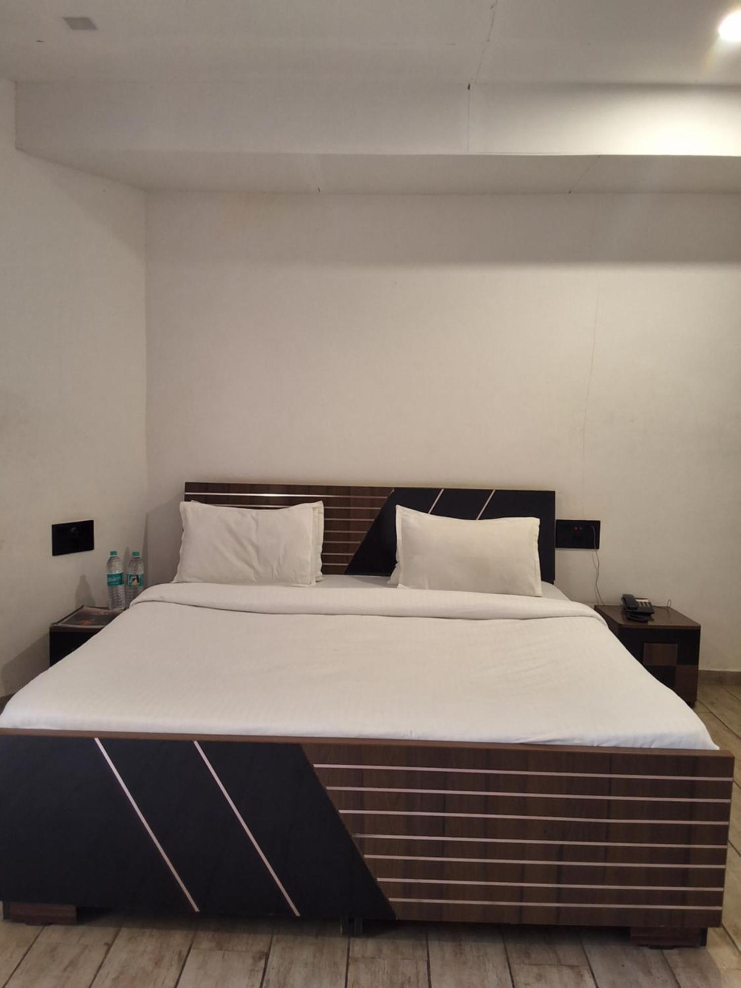 Vits Roccia Hill Resort And Adventure Park, Navapur Songadh Exterior photo